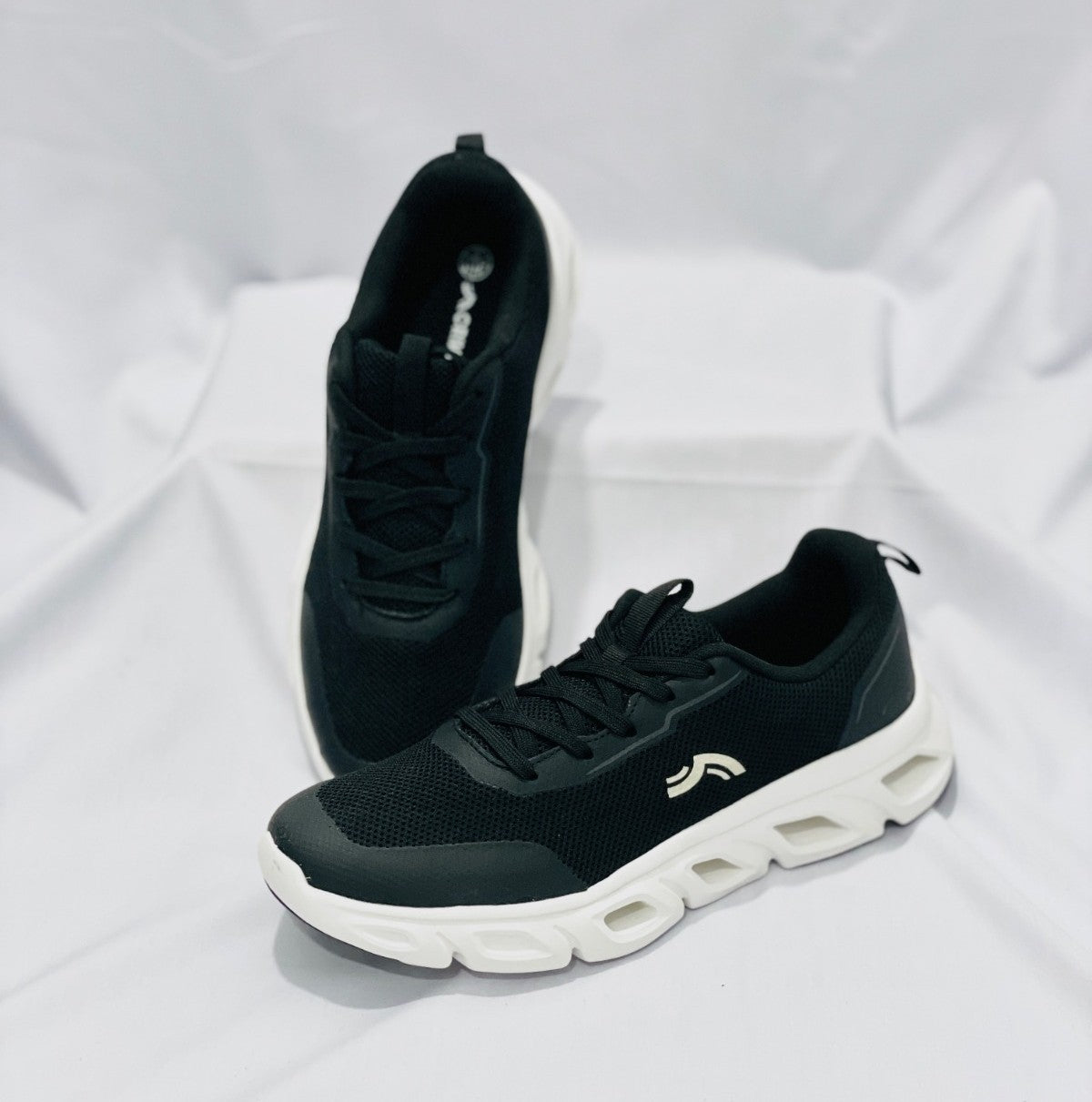 Crivit Men’s Lightweight Mesh Sneakers - Black