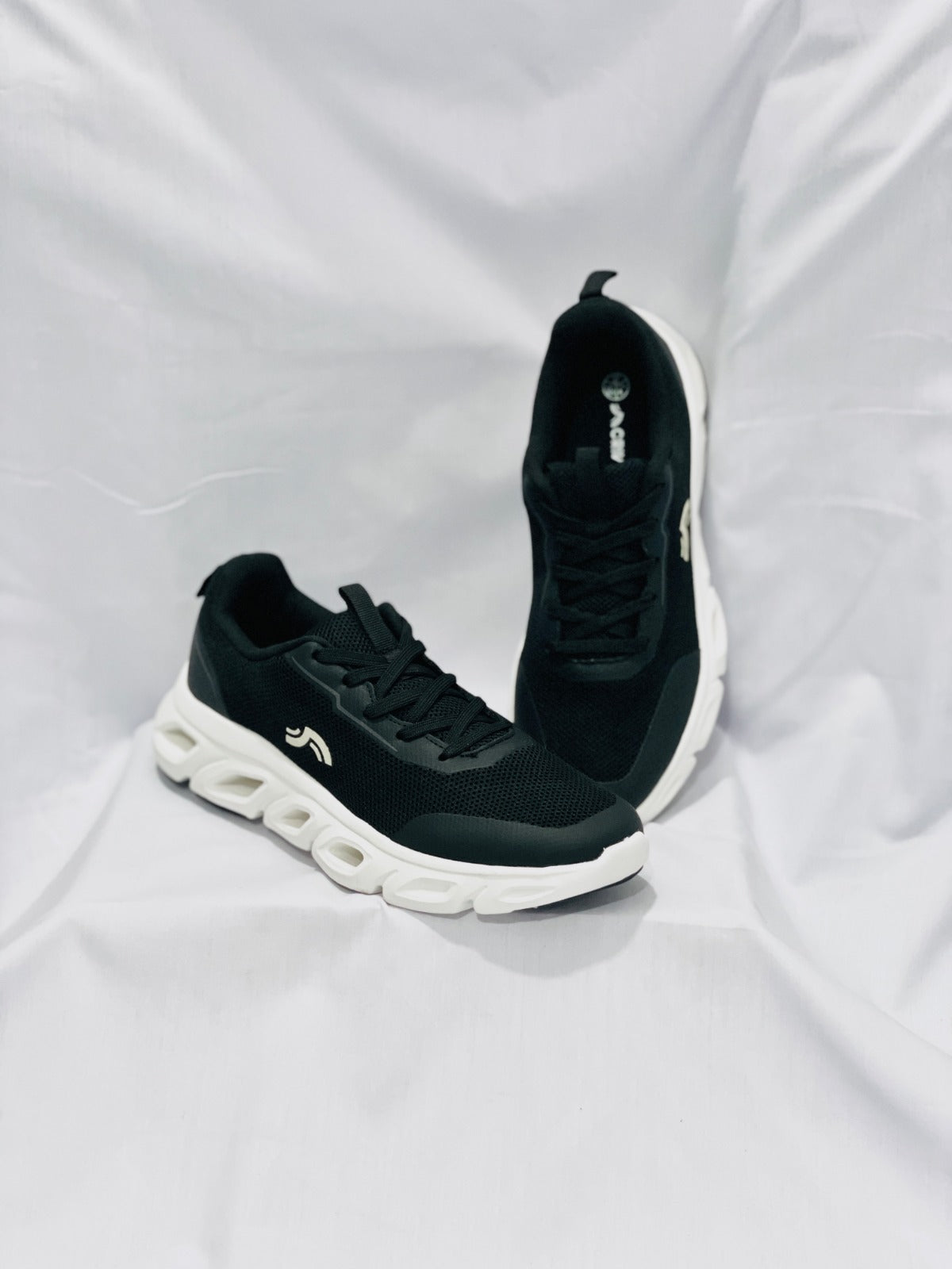 Crivit Men’s Lightweight Mesh Sneakers - Black