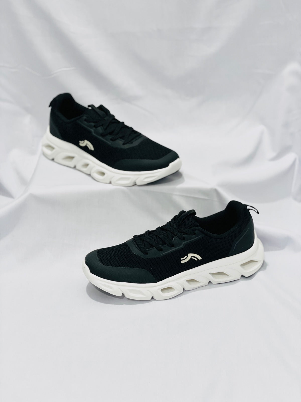 Crivit Men’s Lightweight Mesh Sneakers - Black